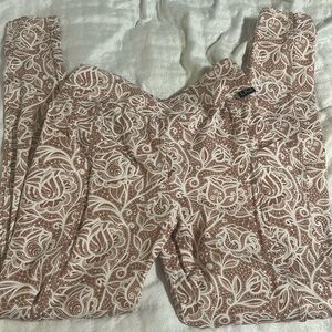 Medium Lici fit leggings scrunch bottom v cut front